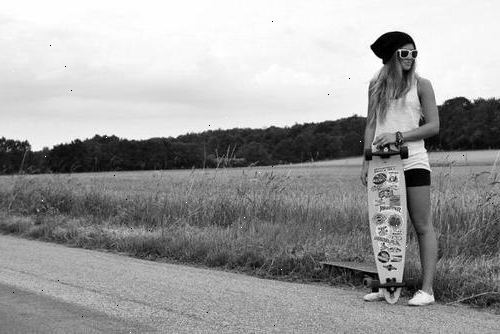 Hvordan at være en skater pige. Start med en god skateboard.