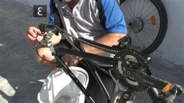 Hvordan man kan opretholde en mountainbike. Fjern tilbehør på toppen af styret.