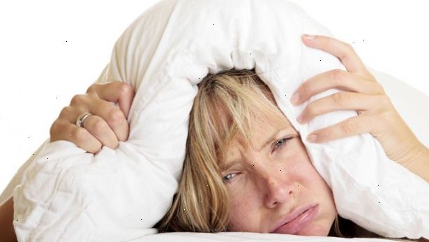 Hvordan til at sove komfortabelt på en varm nat. Brug et "ice håndklæde.".