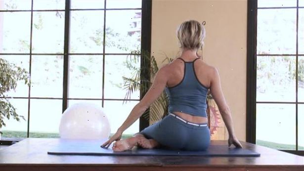 Hvordan man kan styrke ryggen med pilates. Forbered dig på katten stretch.