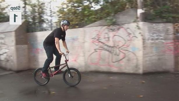 Sådan at drive på en cykel. Før du kan komme til at glide, stramme din bagbremsen, så den nemt kan låse op baghjulet.