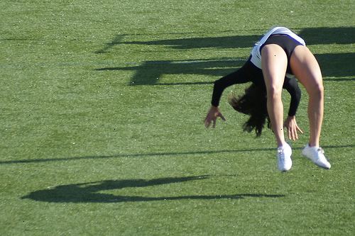 Hvordan man kan forbedre din ryg Handspring. Arbejdet på landing.